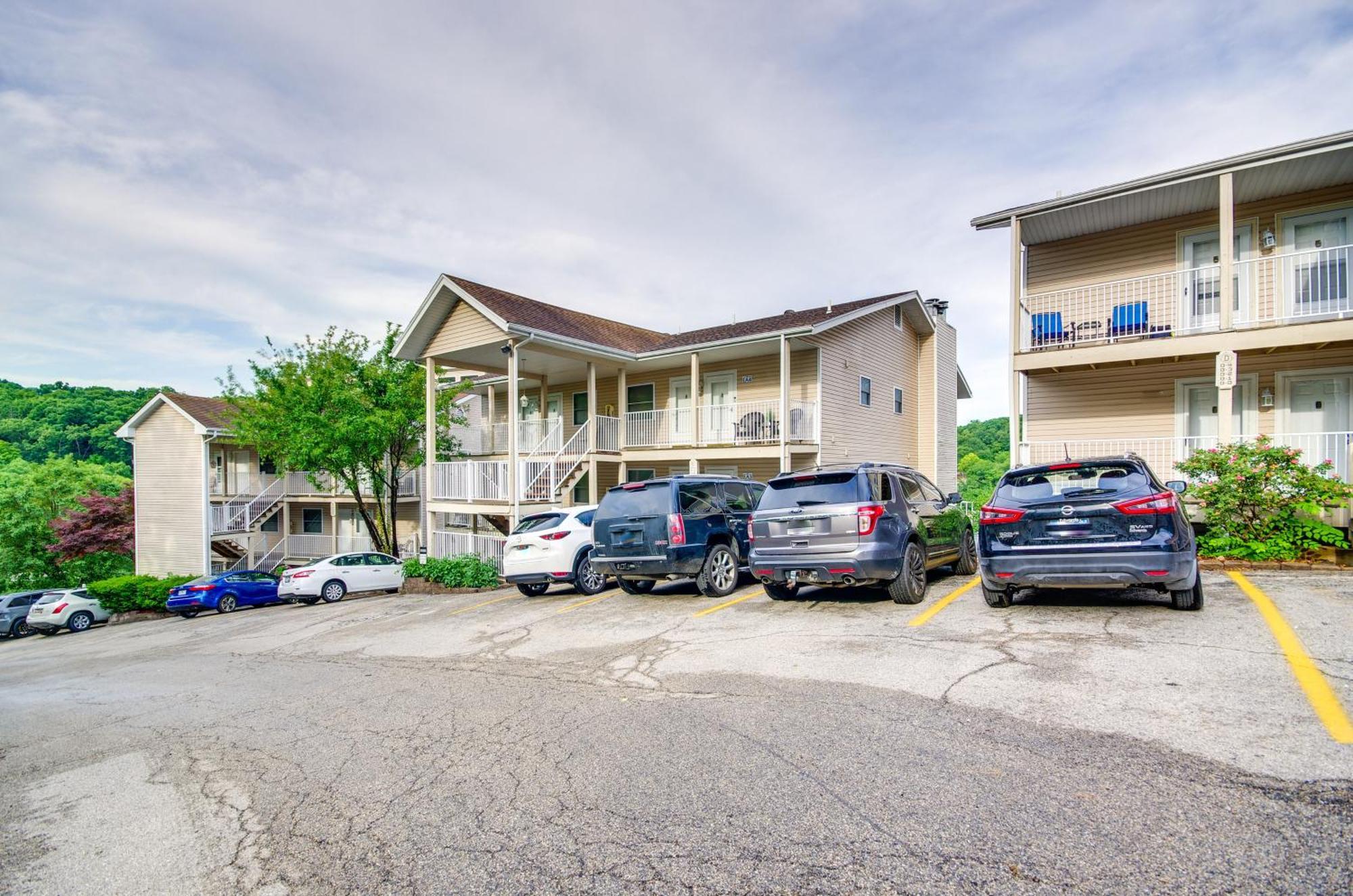 Cozy Lake Ozark Condo Rental With Grill, Pool Access Екстериор снимка