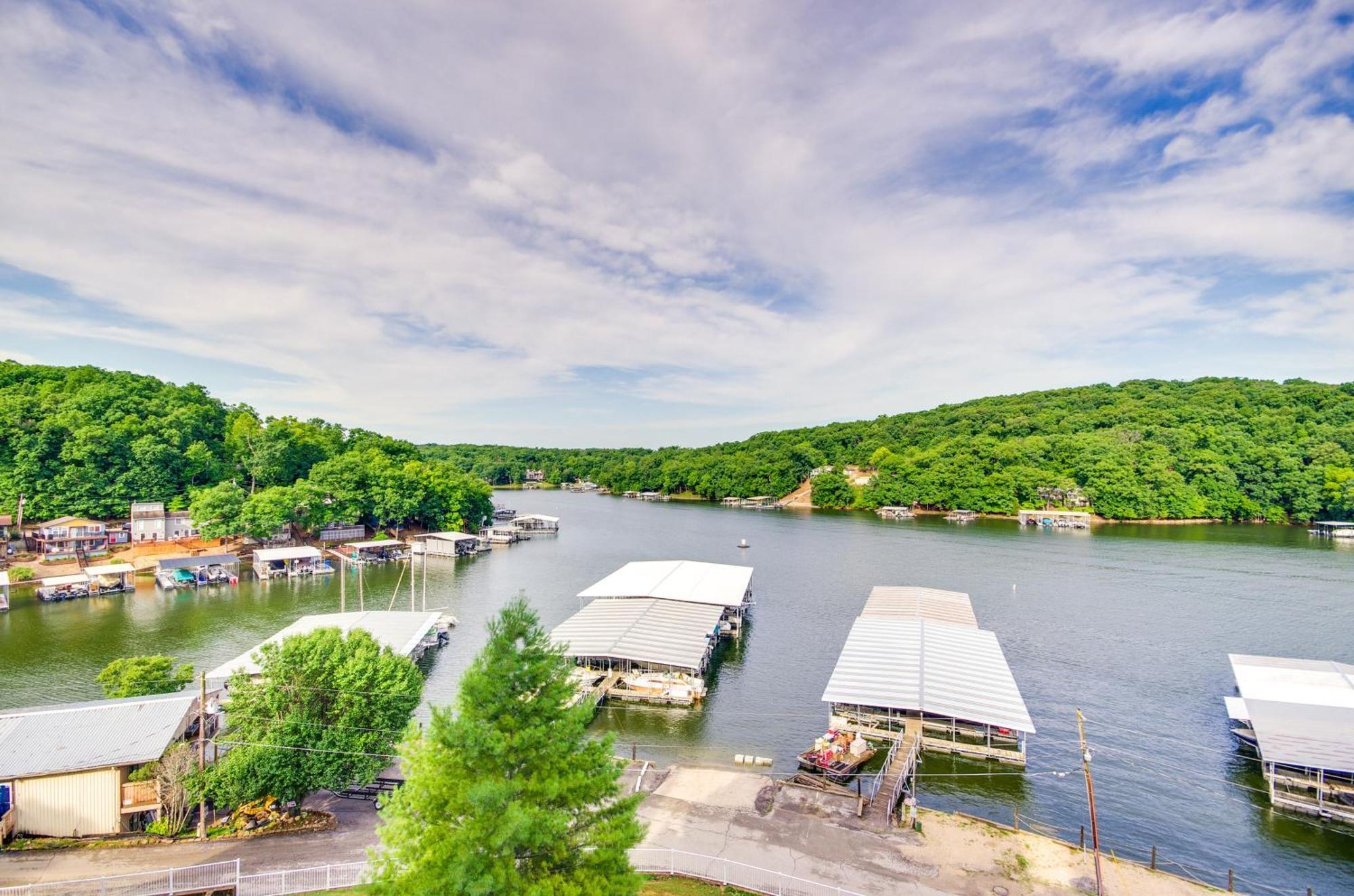 Cozy Lake Ozark Condo Rental With Grill, Pool Access Екстериор снимка