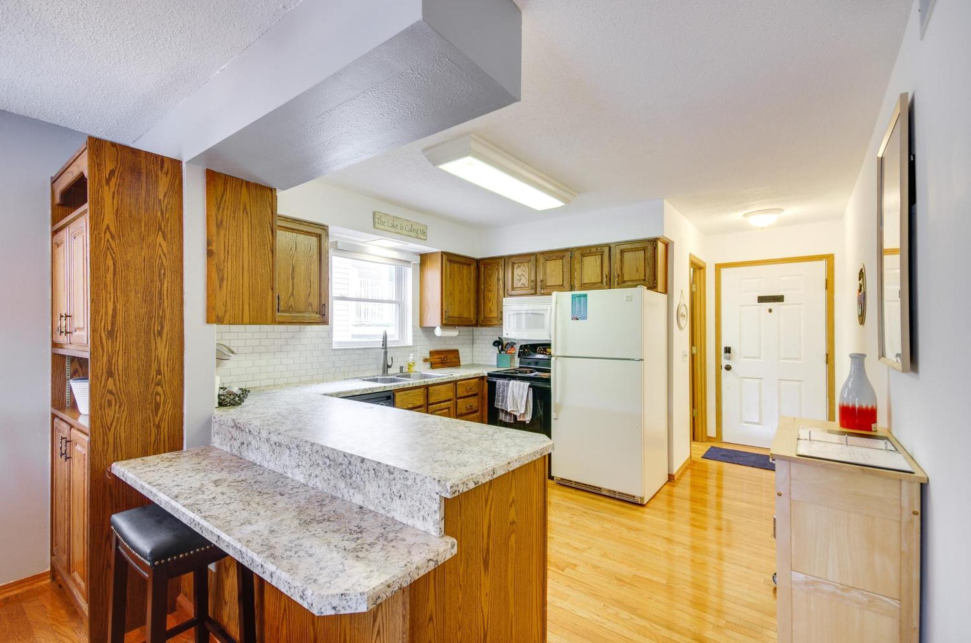 Cozy Lake Ozark Condo Rental With Grill, Pool Access Екстериор снимка